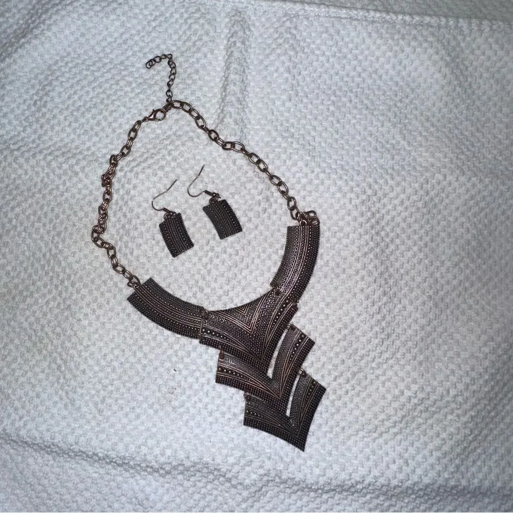 Paparazzi, necklace, and earrings